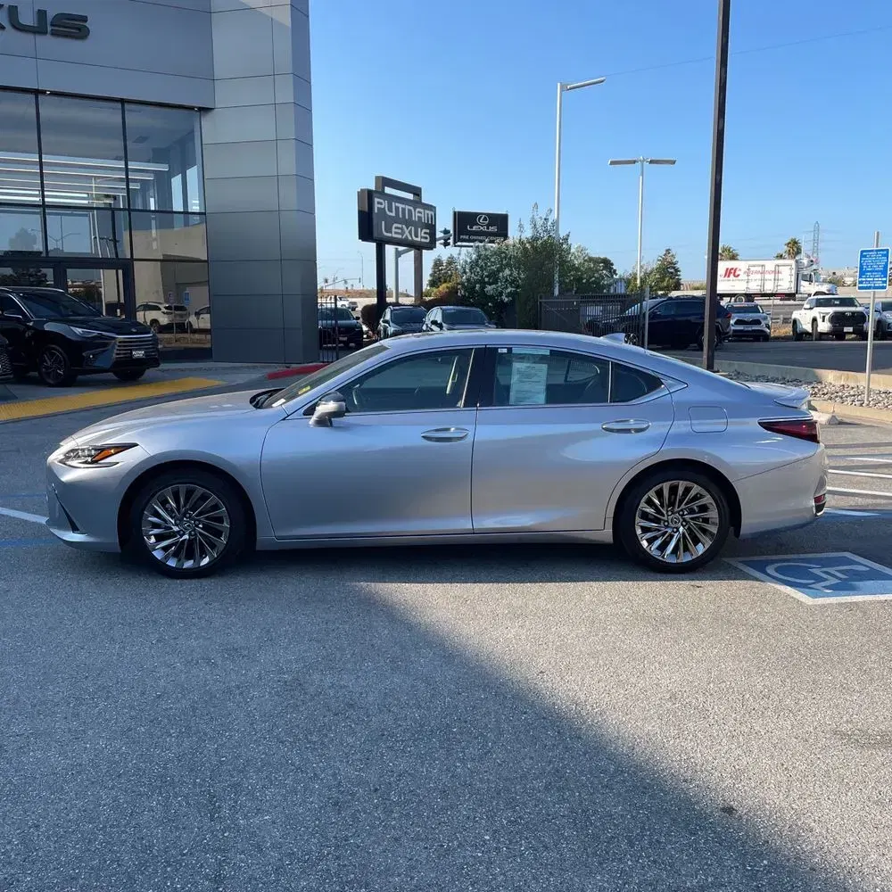2025 Lexus ES 300h Luxury