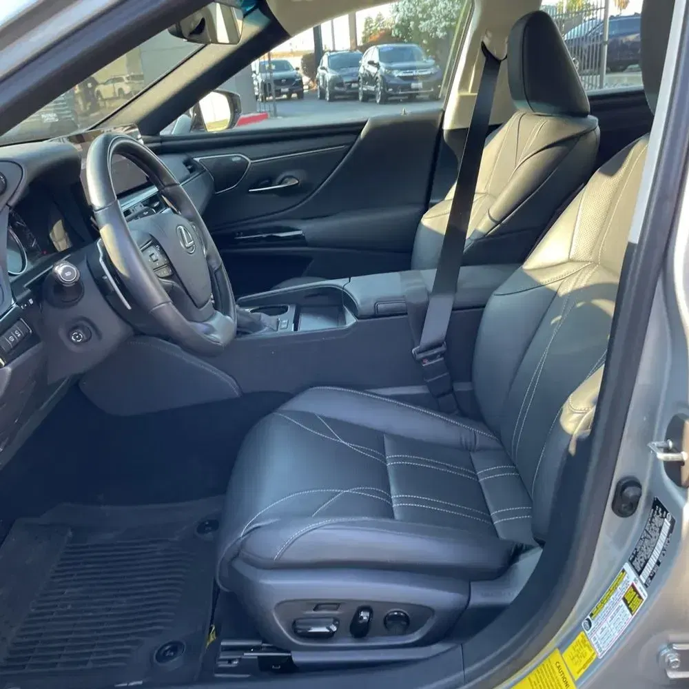 2025 Lexus ES 300h Luxury