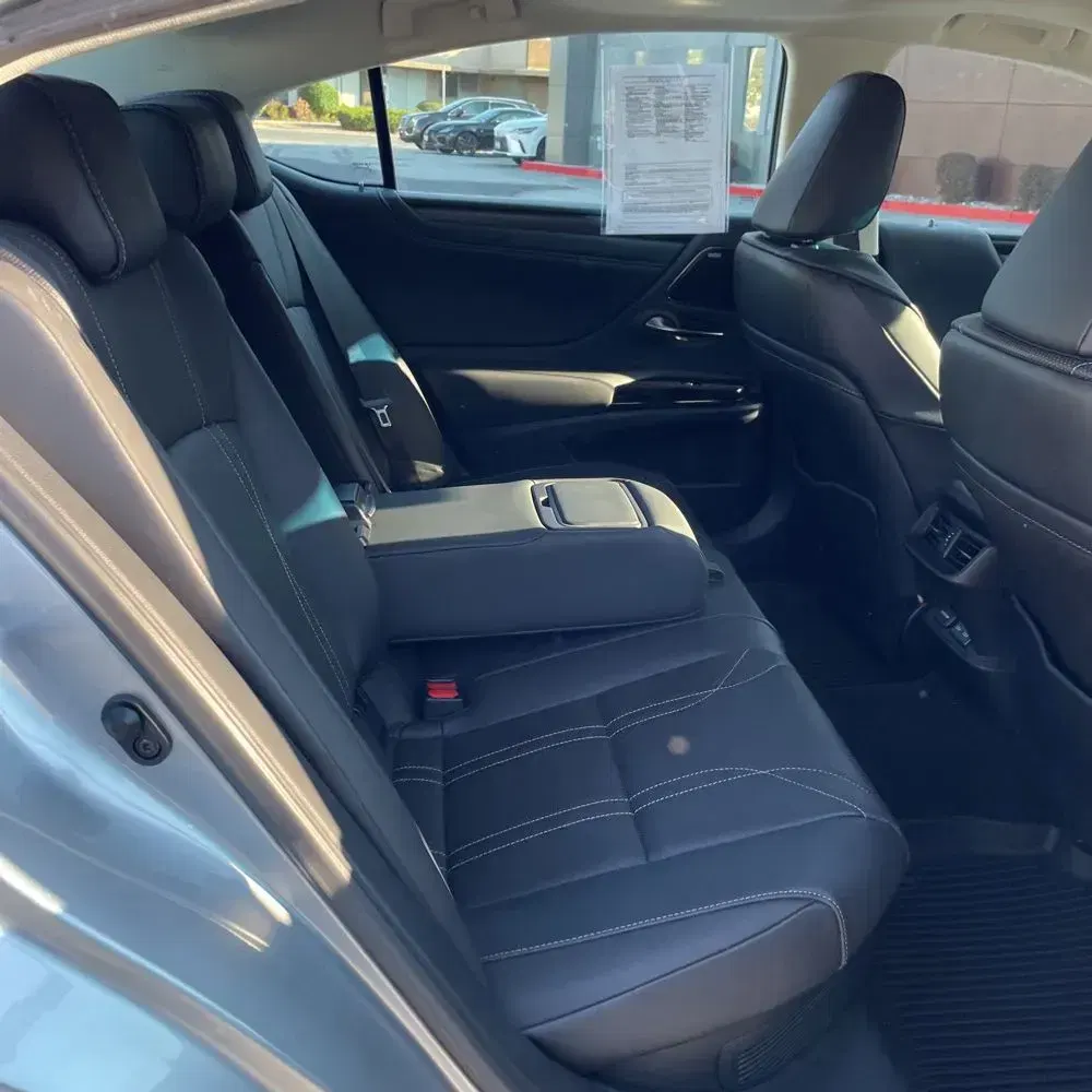2025 Lexus ES 300h Luxury