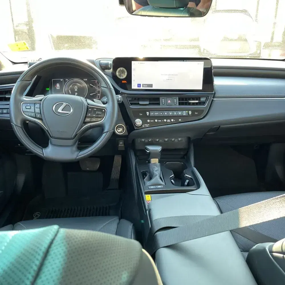 2025 Lexus ES 300h Luxury