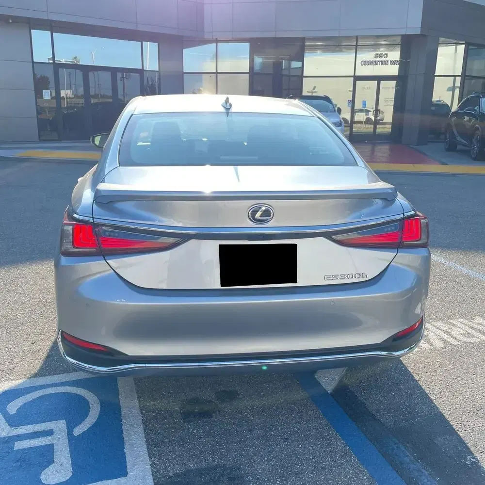 2025 Lexus ES 300h Luxury