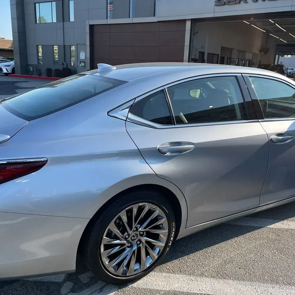 2025 Lexus ES 300h Luxury