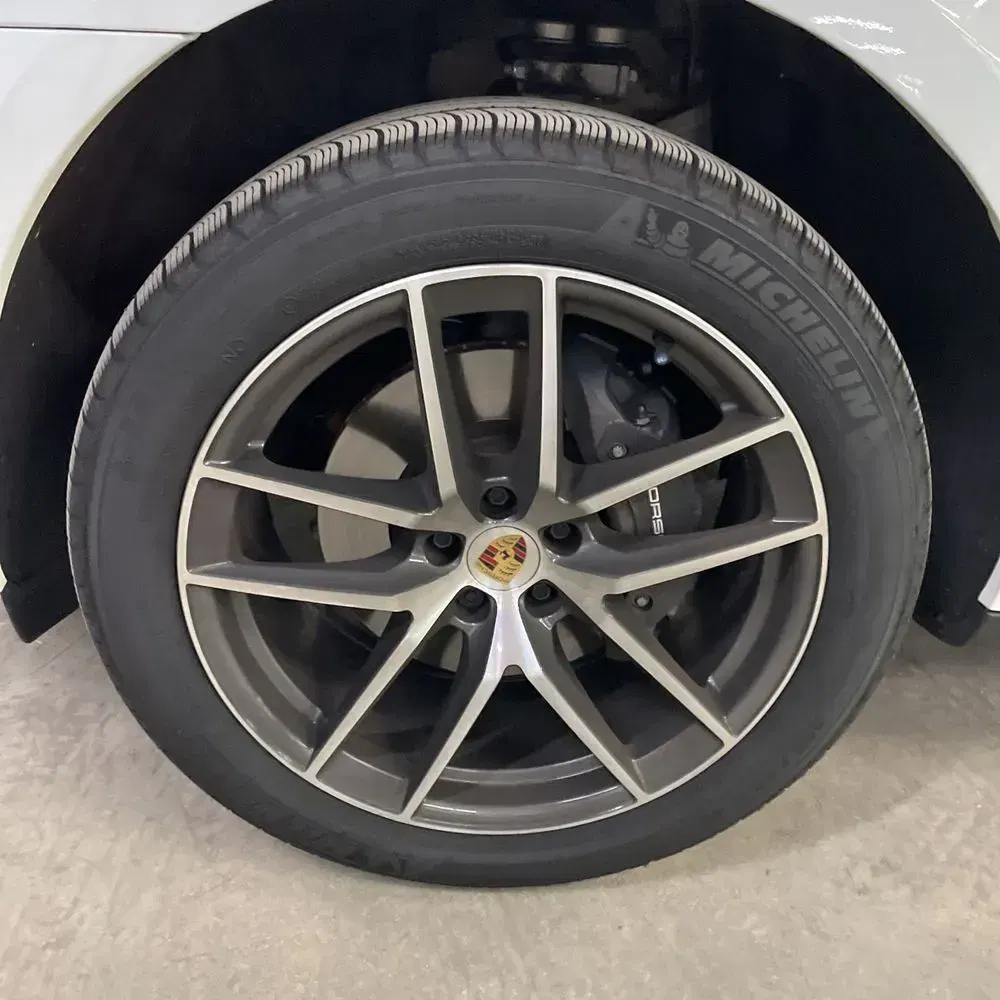2024 Porsche Macan Base