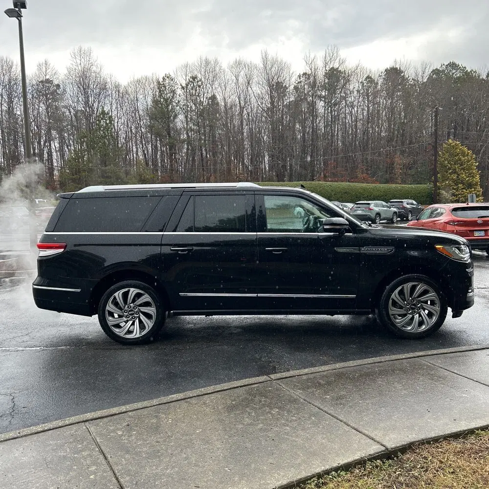 2023 Lincoln Navigator L Reserve
