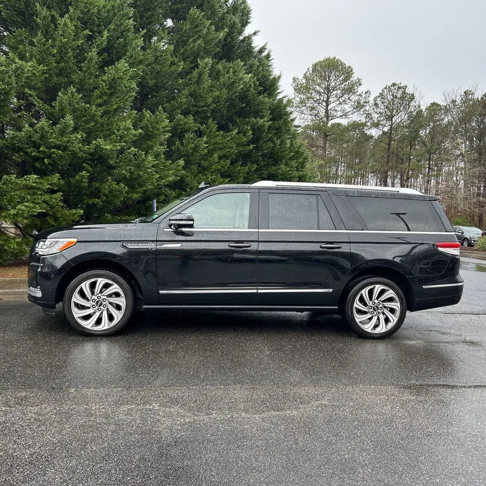 2023 Lincoln Navigator L Reserve