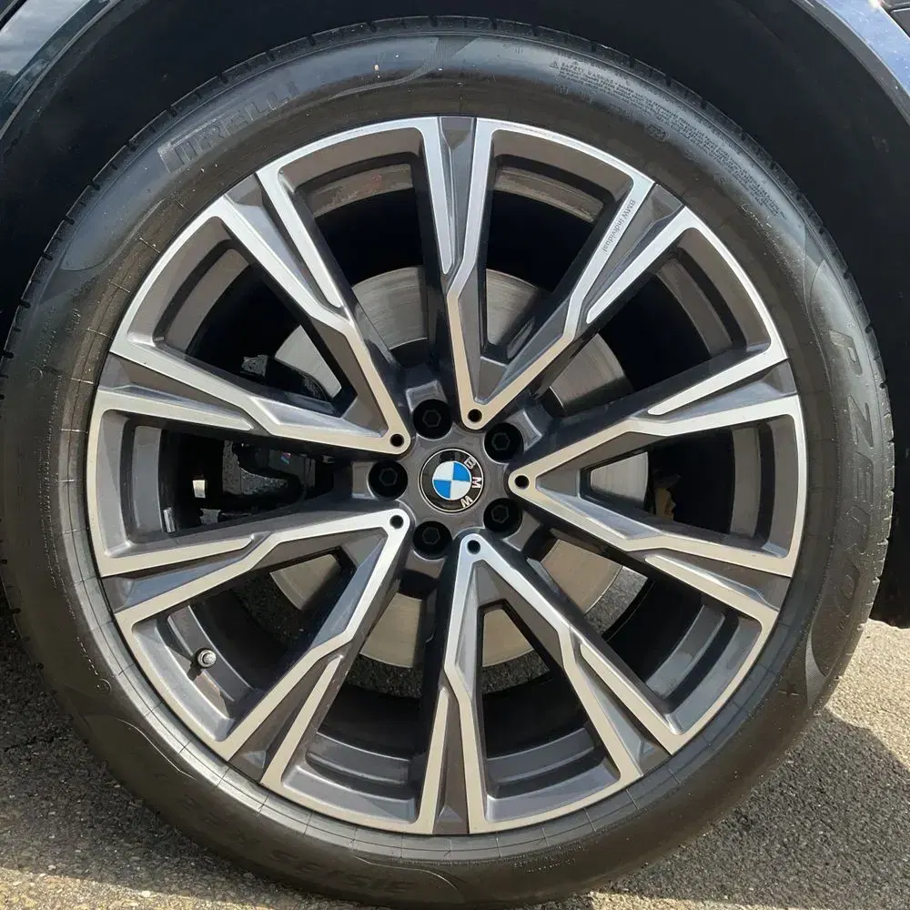 2021 BMW X7 M50i