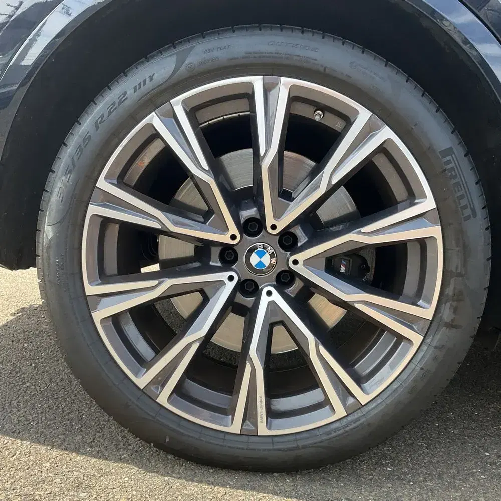 2021 BMW X7 M50i