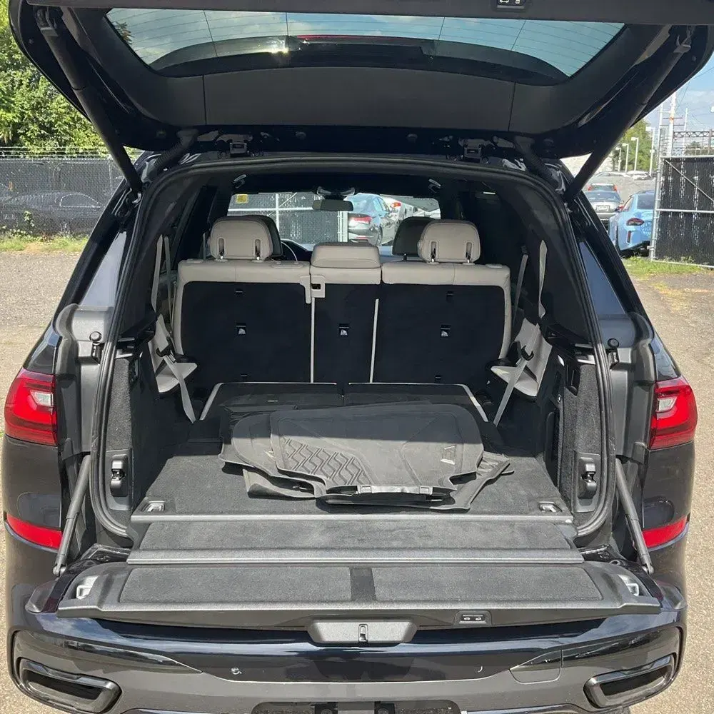 2021 BMW X7 M50i