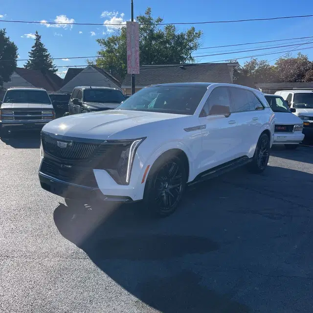 2025 Cadillac Escalade IQ Sport 1