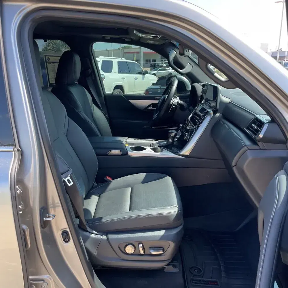 2024 Lexus LX 600 F SPORT Handling