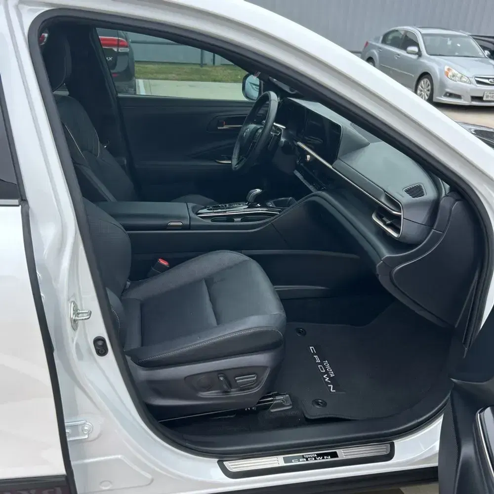 2025 Toyota Crown Platinum