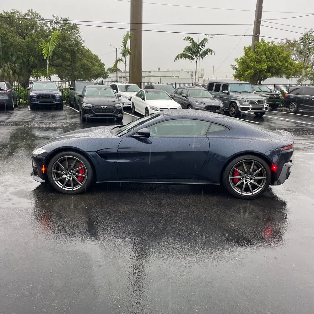 2020 Aston Martin Vantage Base