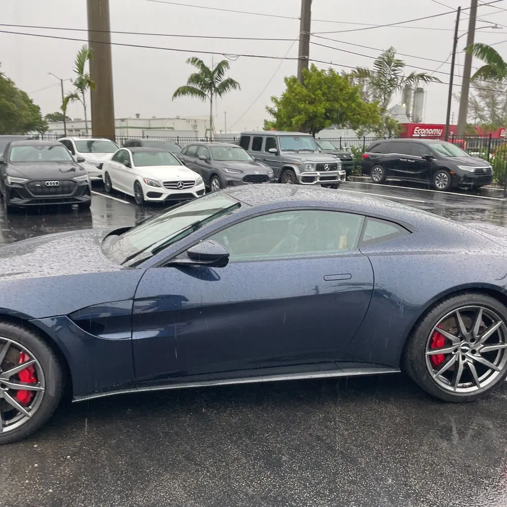 2020 Aston Martin Vantage Base