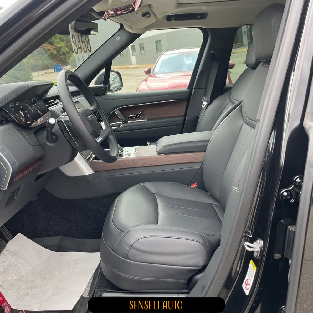 2025 Land Rover Range Rover SE P530