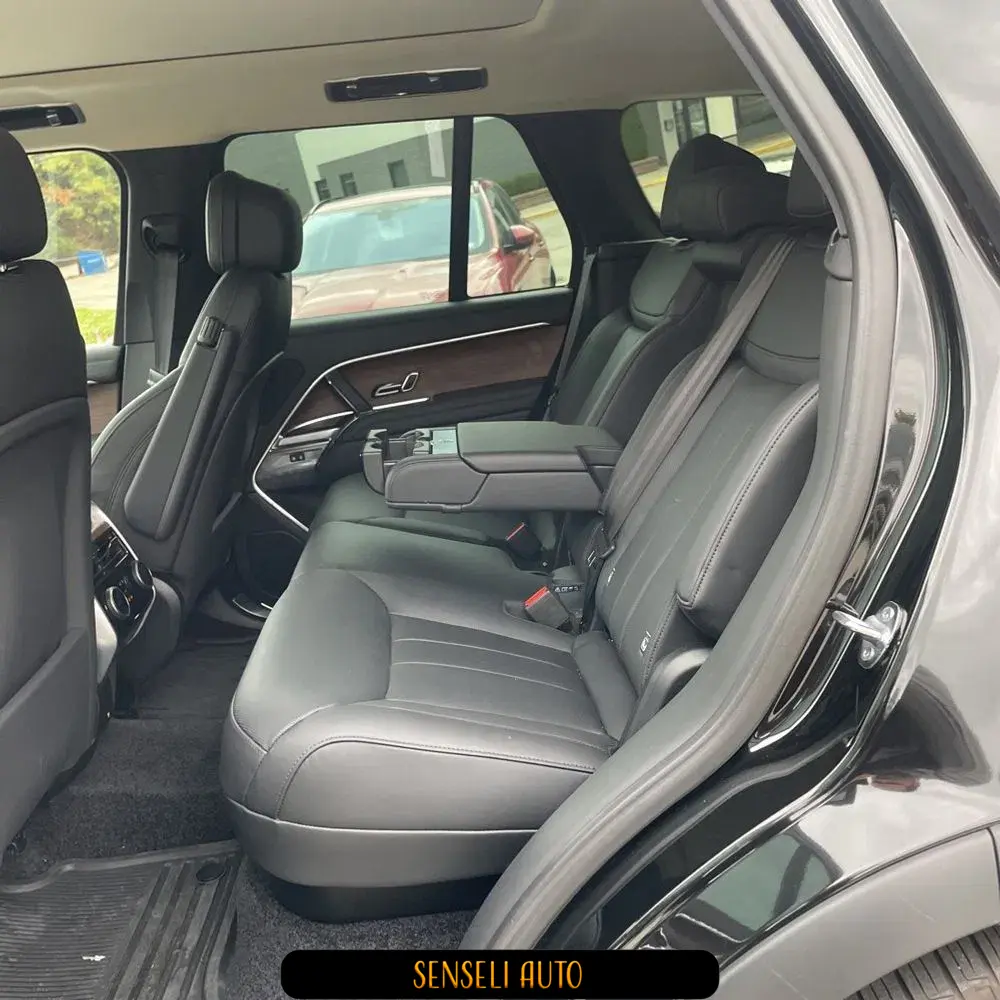 2025 Land Rover Range Rover SE P530
