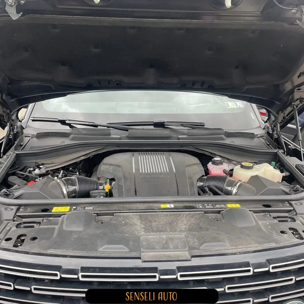 2025 Land Rover Range Rover SE P530