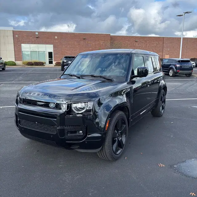 2023 Land Rover Defender 110 V8