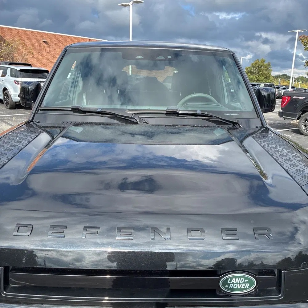 2023 Land Rover Defender 110 V8
