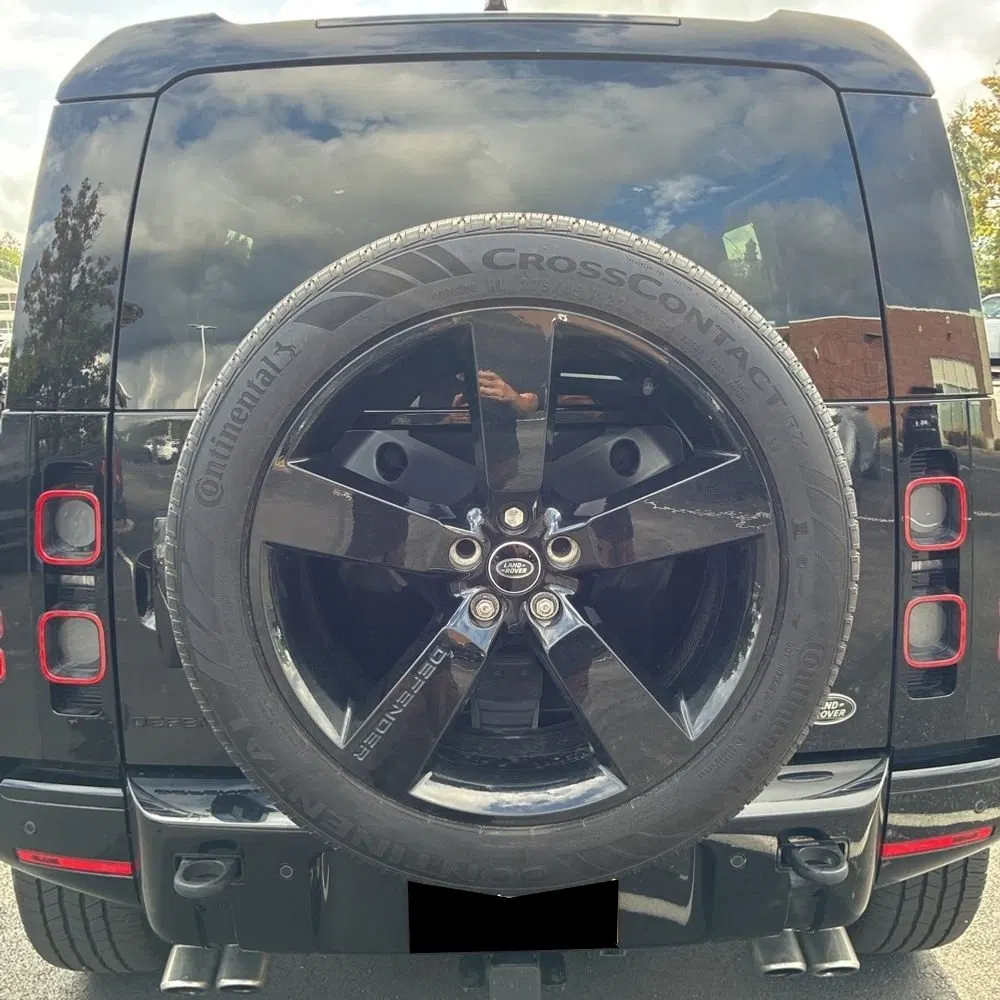 2023 Land Rover Defender 110 V8