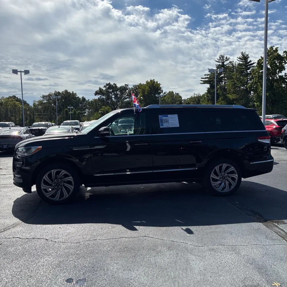 2023 Lincoln Navigator L Reserve