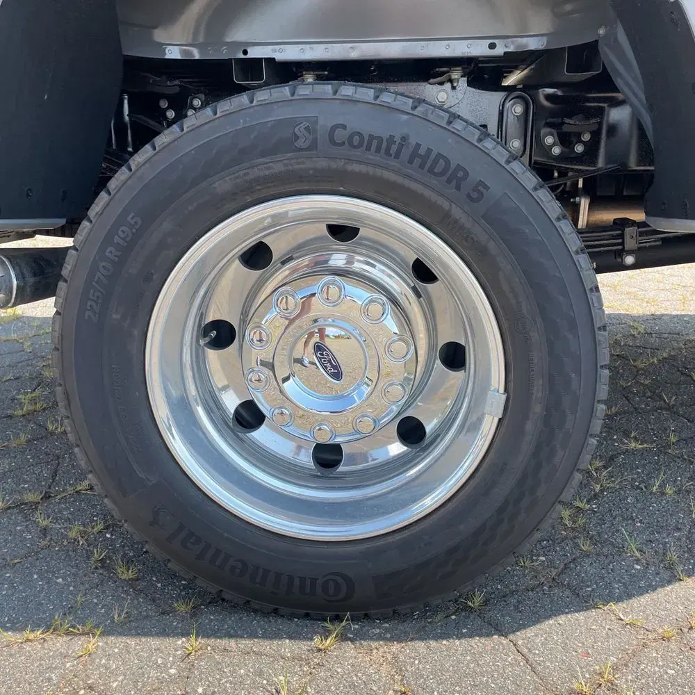 2025 Ford F-450 Super Duty Platinum