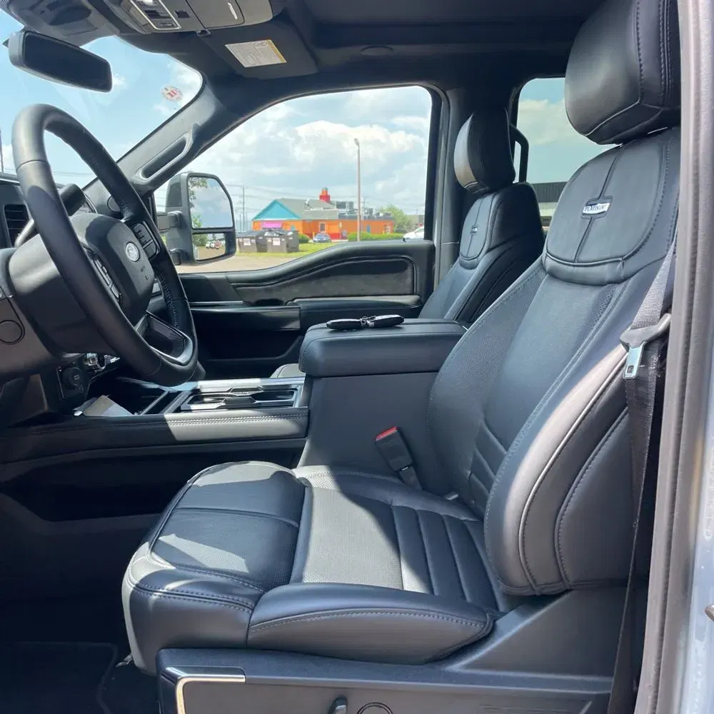 2025 Ford F-450 Super Duty Platinum