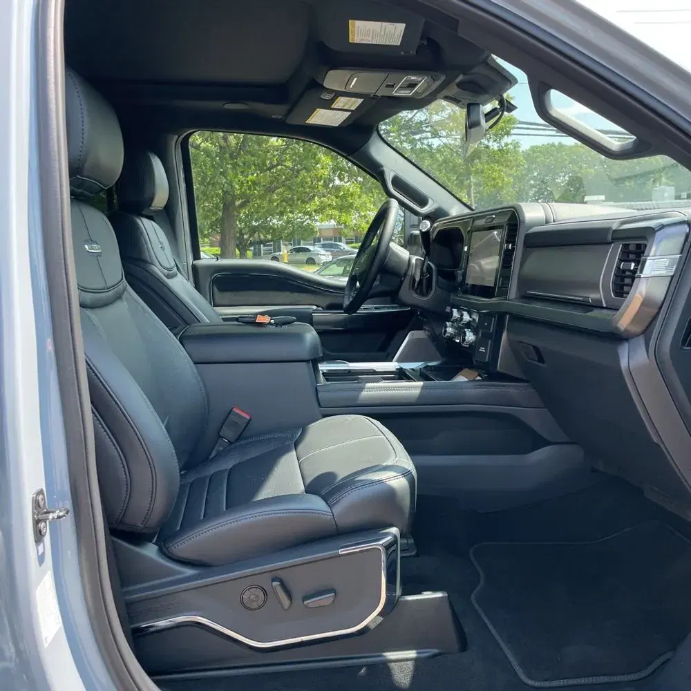 2025 Ford F-450 Super Duty Platinum