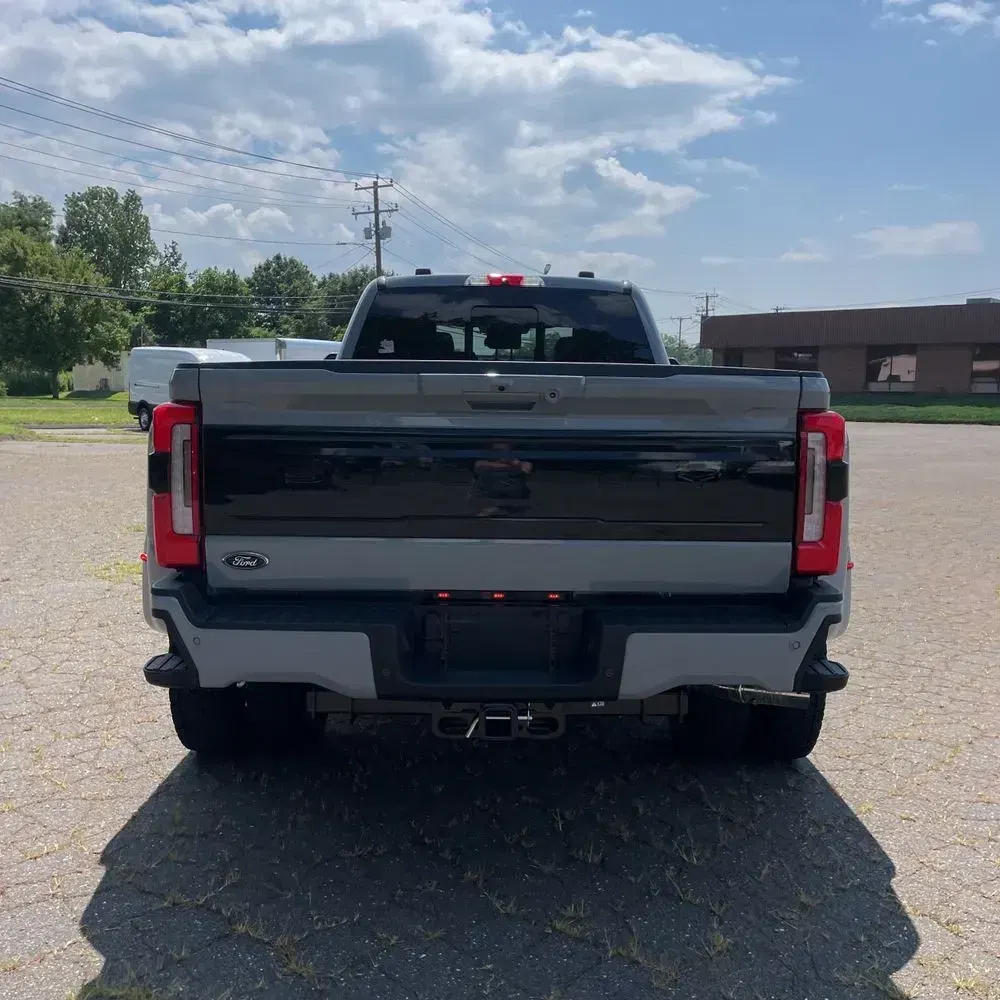 2025 Ford F-450 Super Duty Platinum