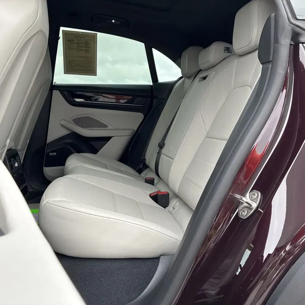 2024 Porsche Macan EV 4
