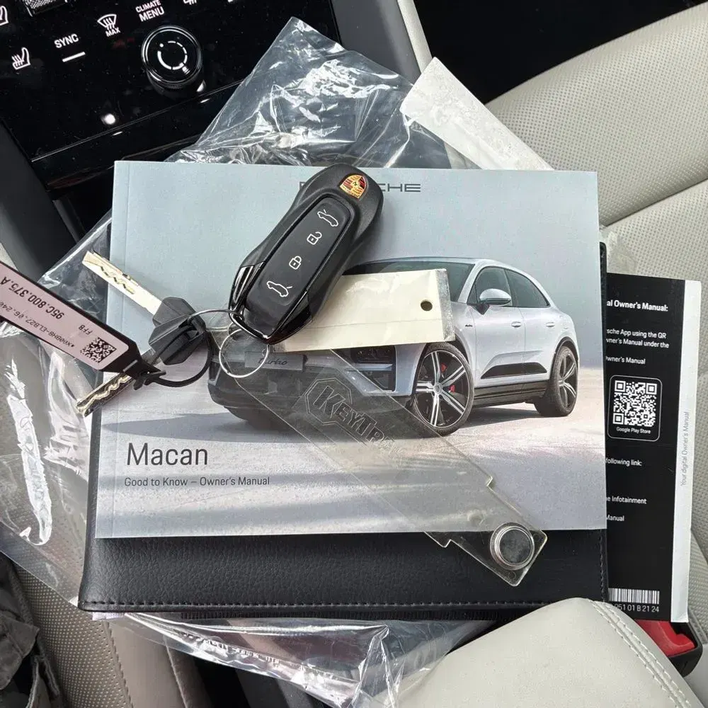 2024 Porsche Macan EV 4