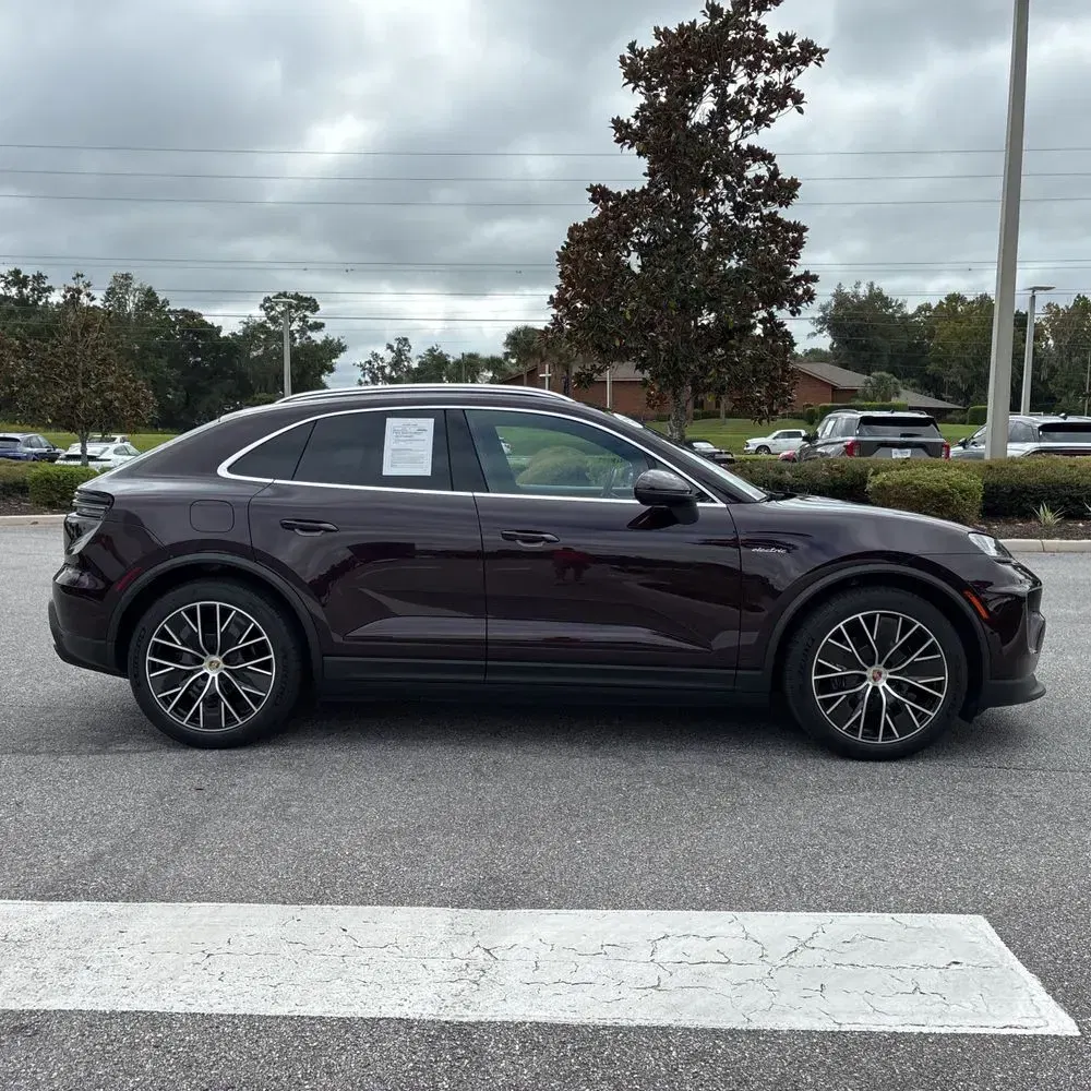 2024 Porsche Macan EV 4