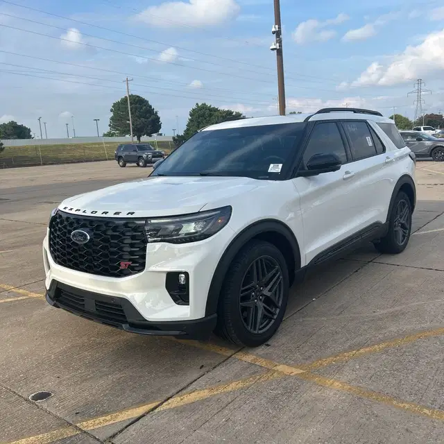 2025 Ford Explorer ST