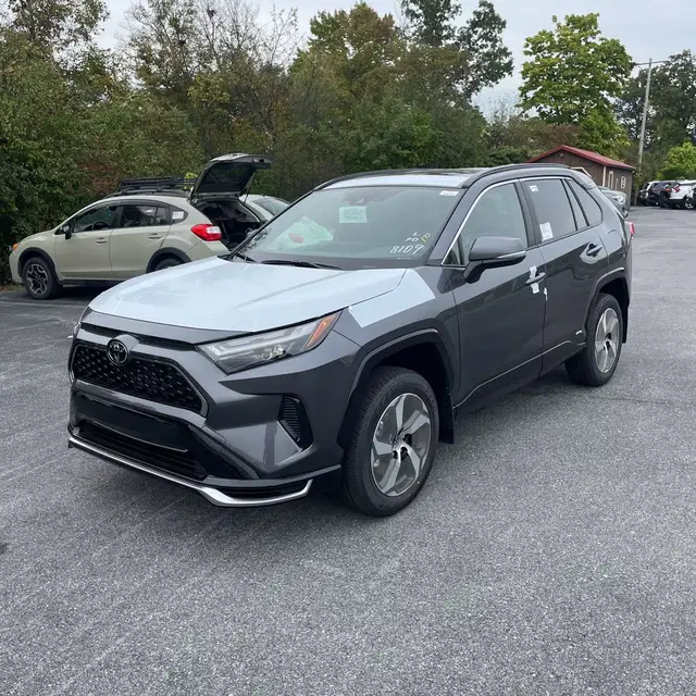 2025 Toyota RAV4 Plug-in Hybrid SE