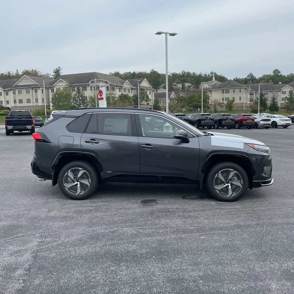 2025 Toyota RAV4 Plug-in Hybrid SE