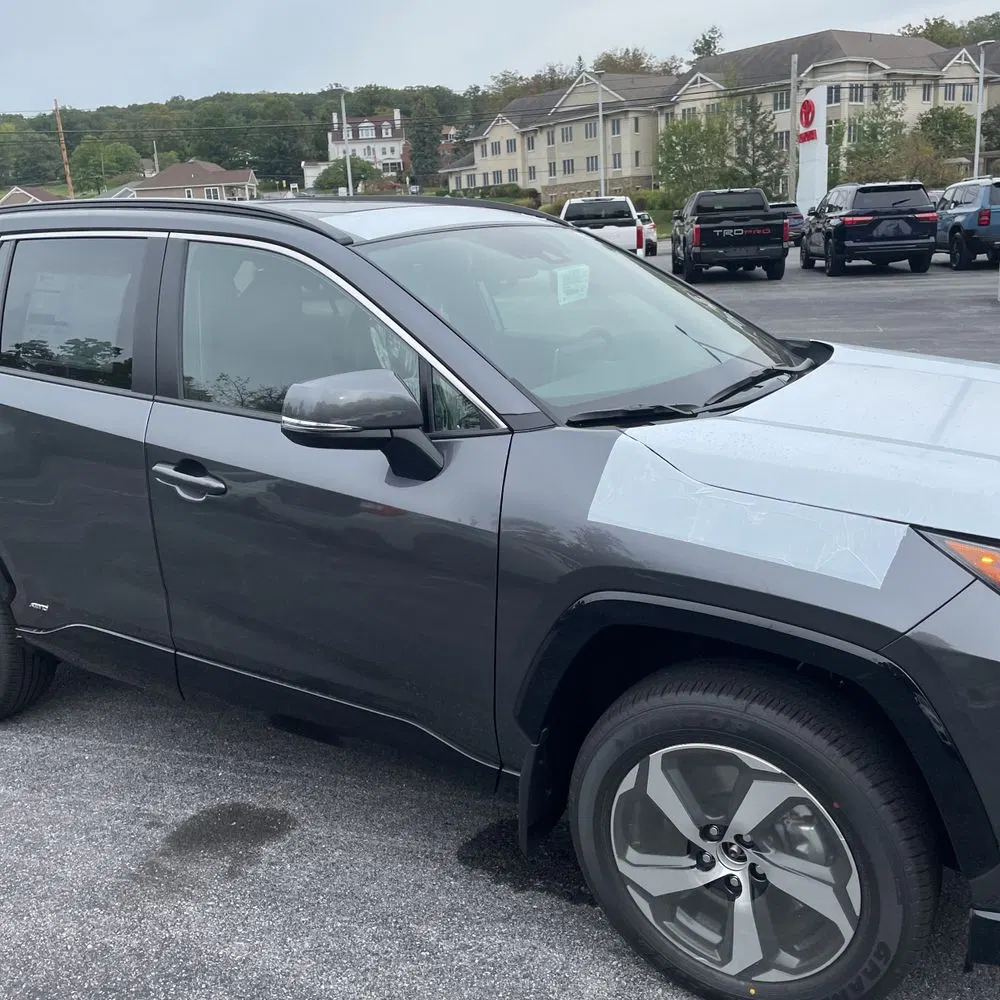 2025 Toyota RAV4 Plug-in Hybrid SE