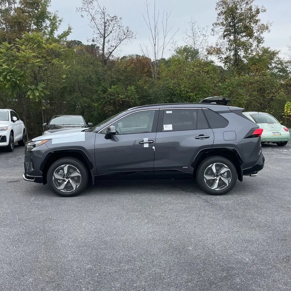 2025 Toyota RAV4 Plug-in Hybrid SE