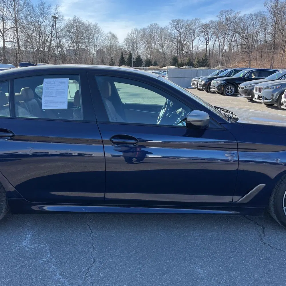 2022 BMW 5-Series M550xi