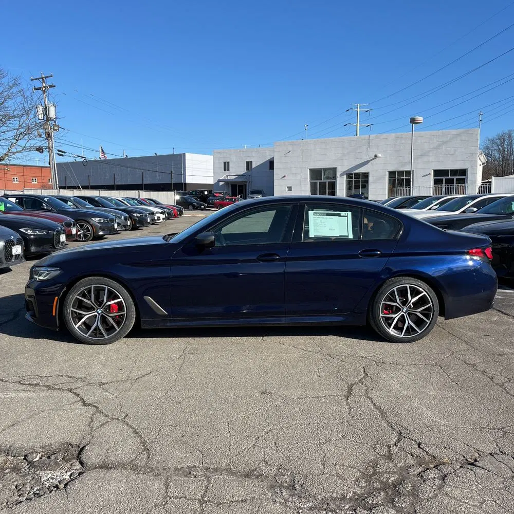 2022 BMW 5-Series M550xi