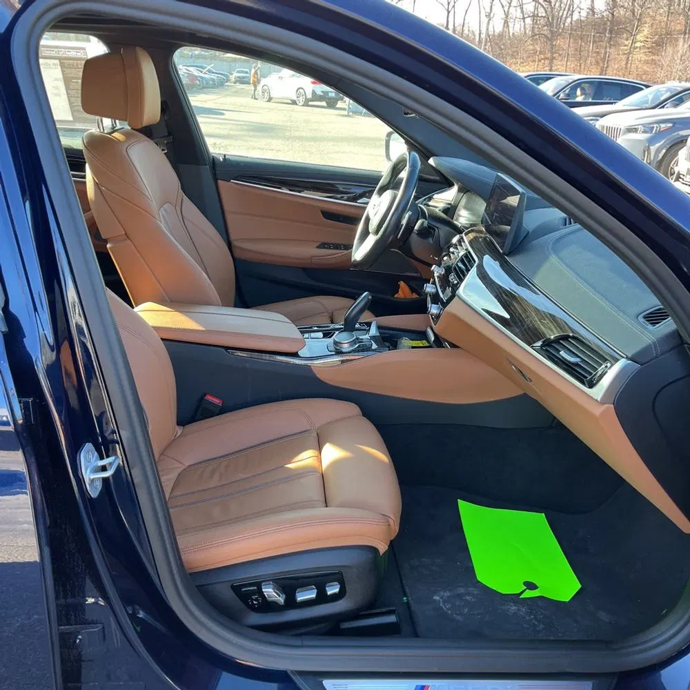 2022 BMW 5-Series M550xi