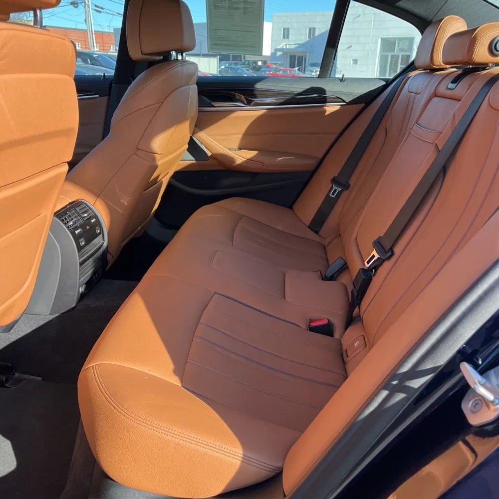 2022 BMW 5-Series M550xi