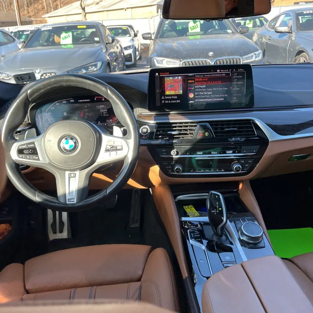 2022 BMW 5-Series M550xi