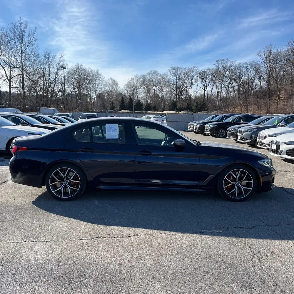 2022 BMW 5-Series M550xi
