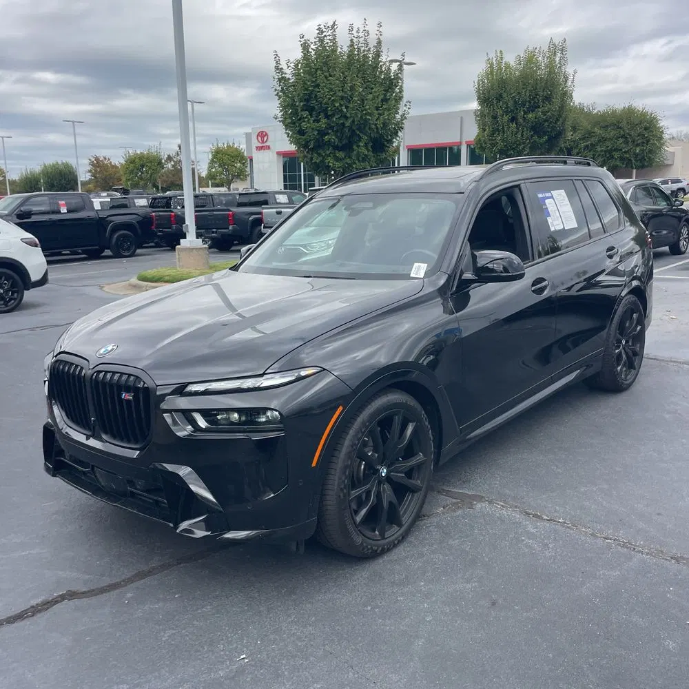 2025 BMW X7 M60i