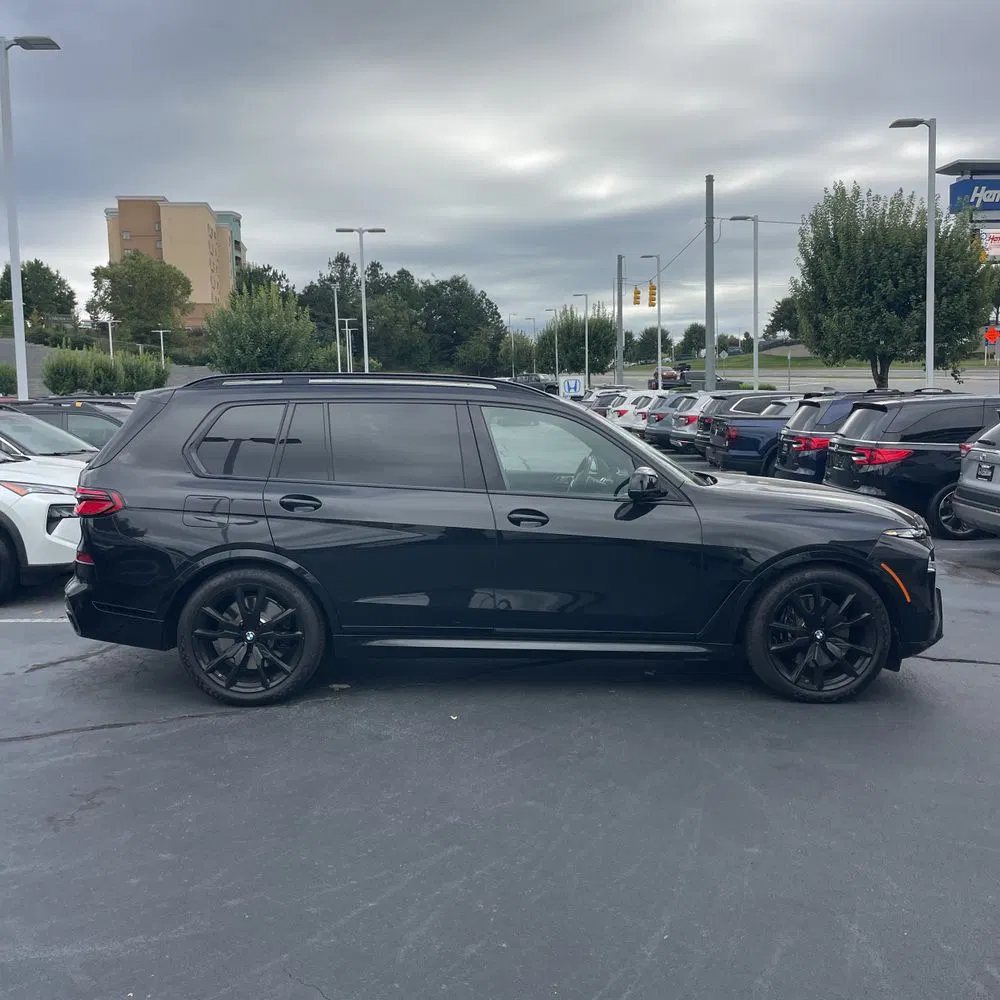 2025 BMW X7 M60i