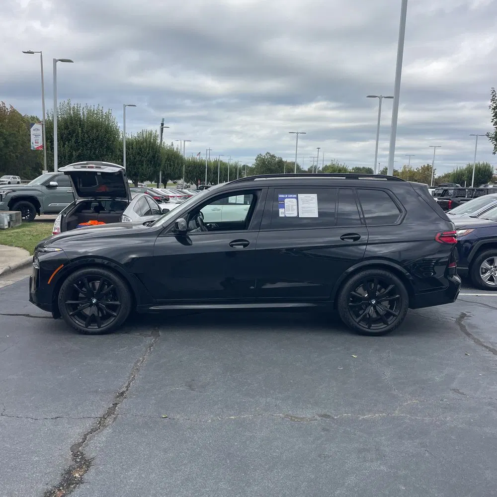 2025 BMW X7 M60i