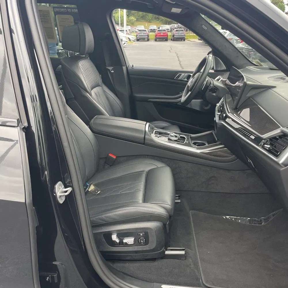 2025 BMW X7 M60i