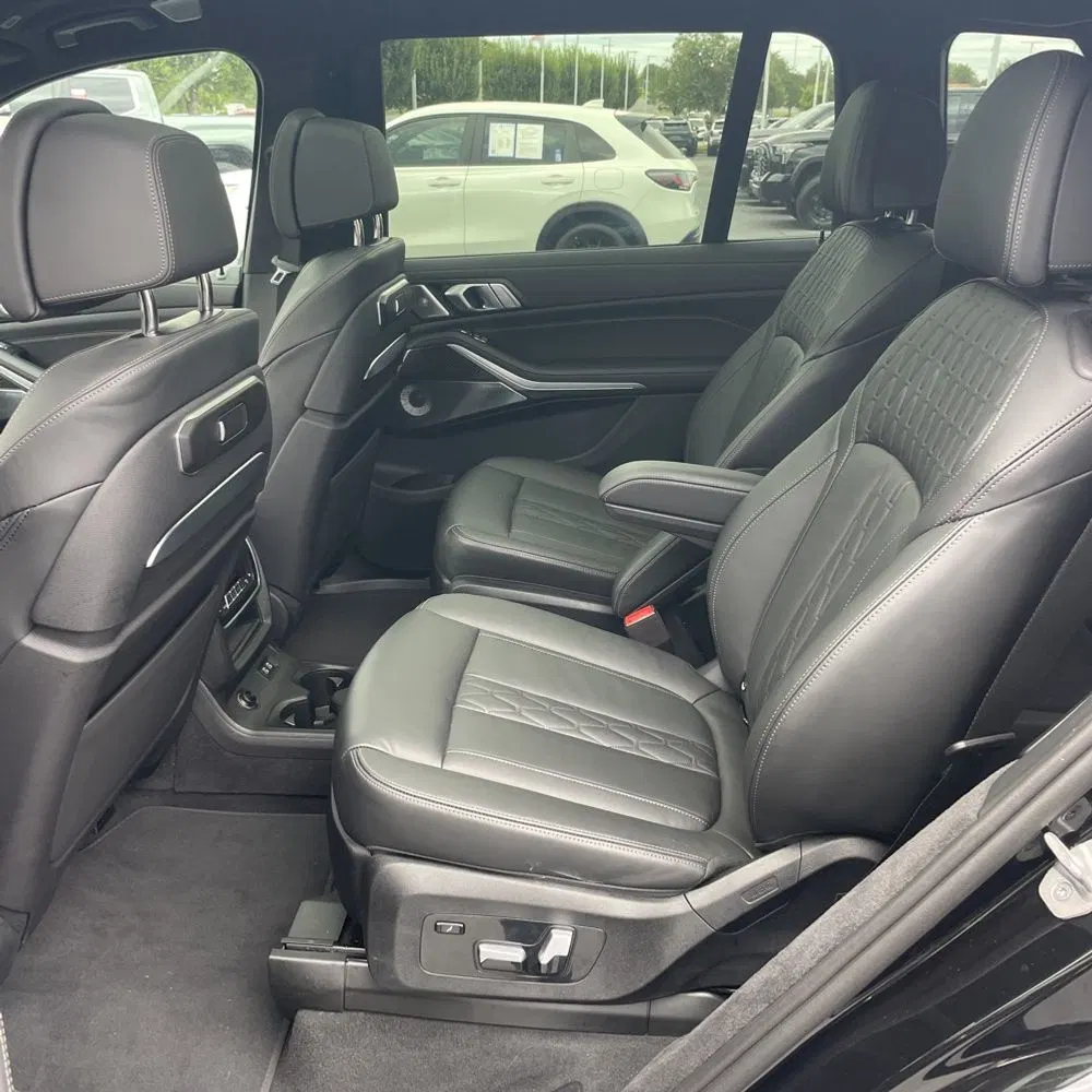 2025 BMW X7 M60i