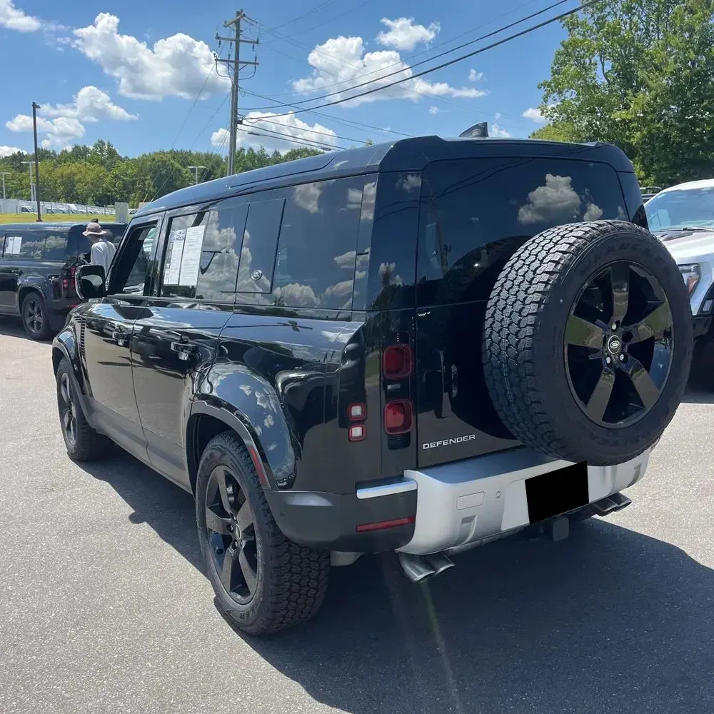 2024 Land Rover Defender 110 V8 P500 SE
