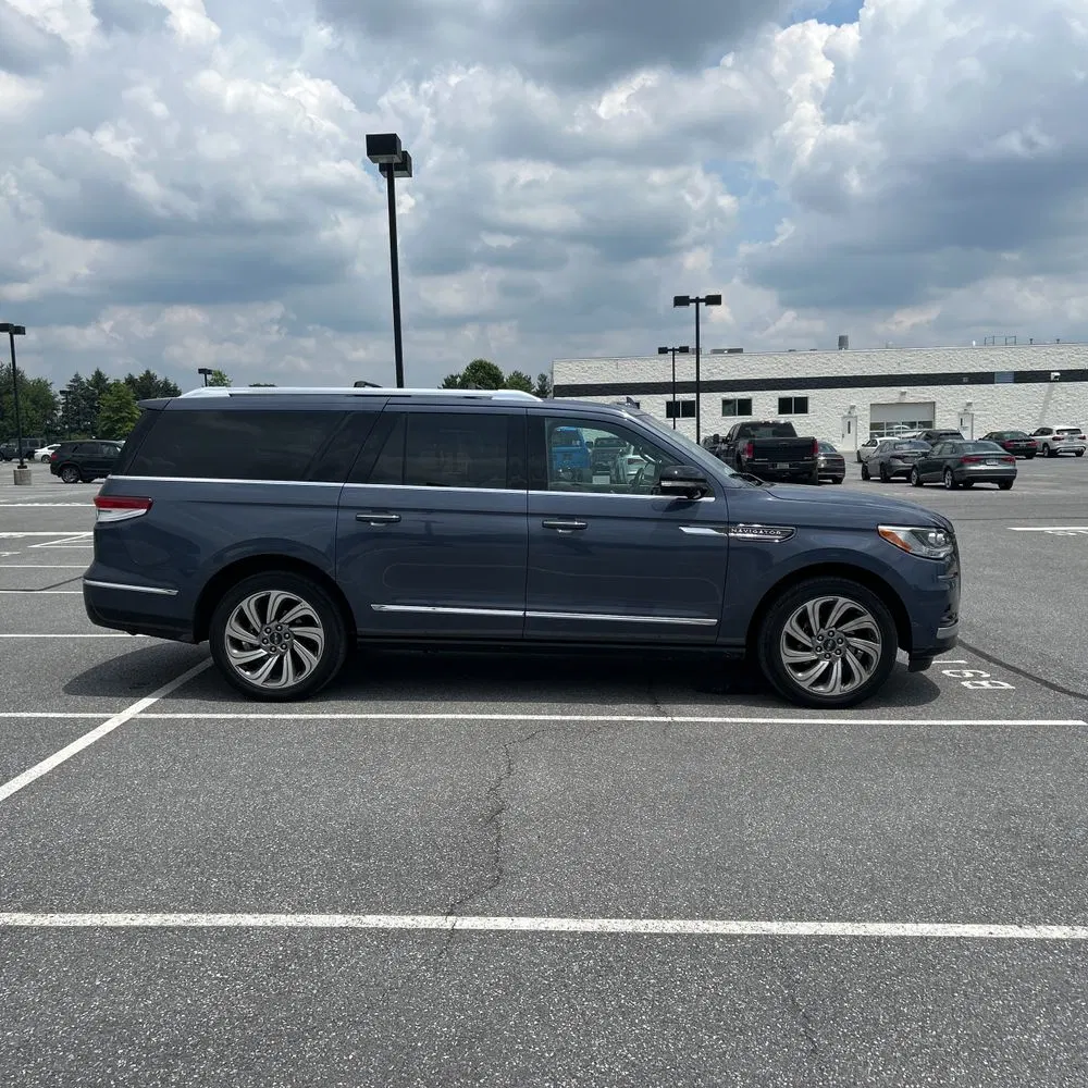 2023 Lincoln Navigator L Reserve