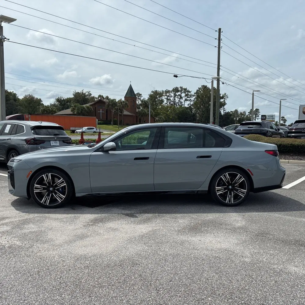 2023 BMW 7-Series 740i